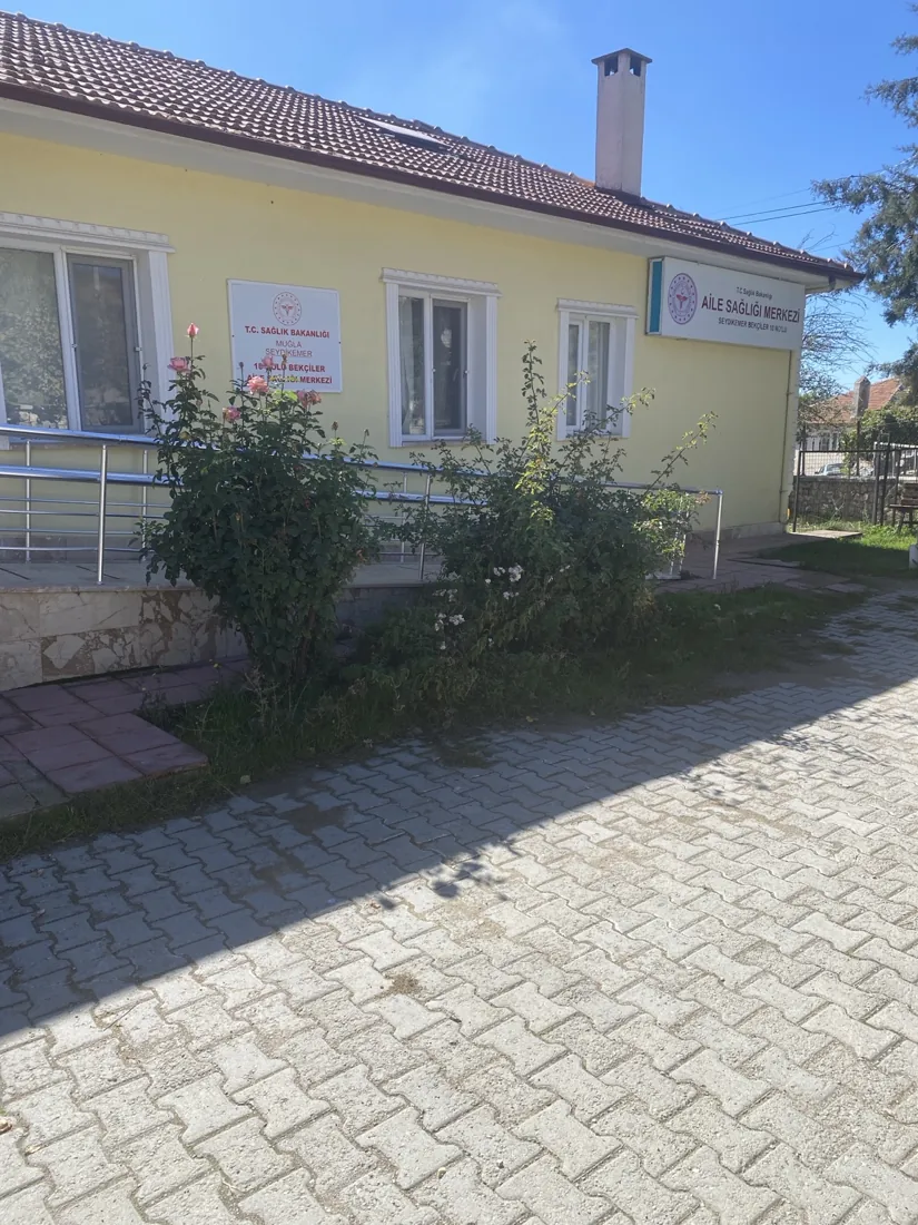 Merkez dış cephe ve bahçe