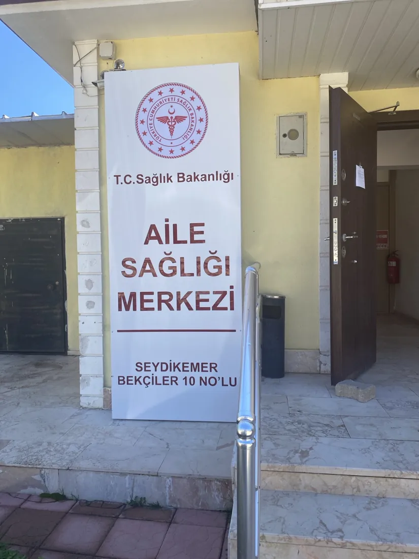 Merkez giriş tabelası
